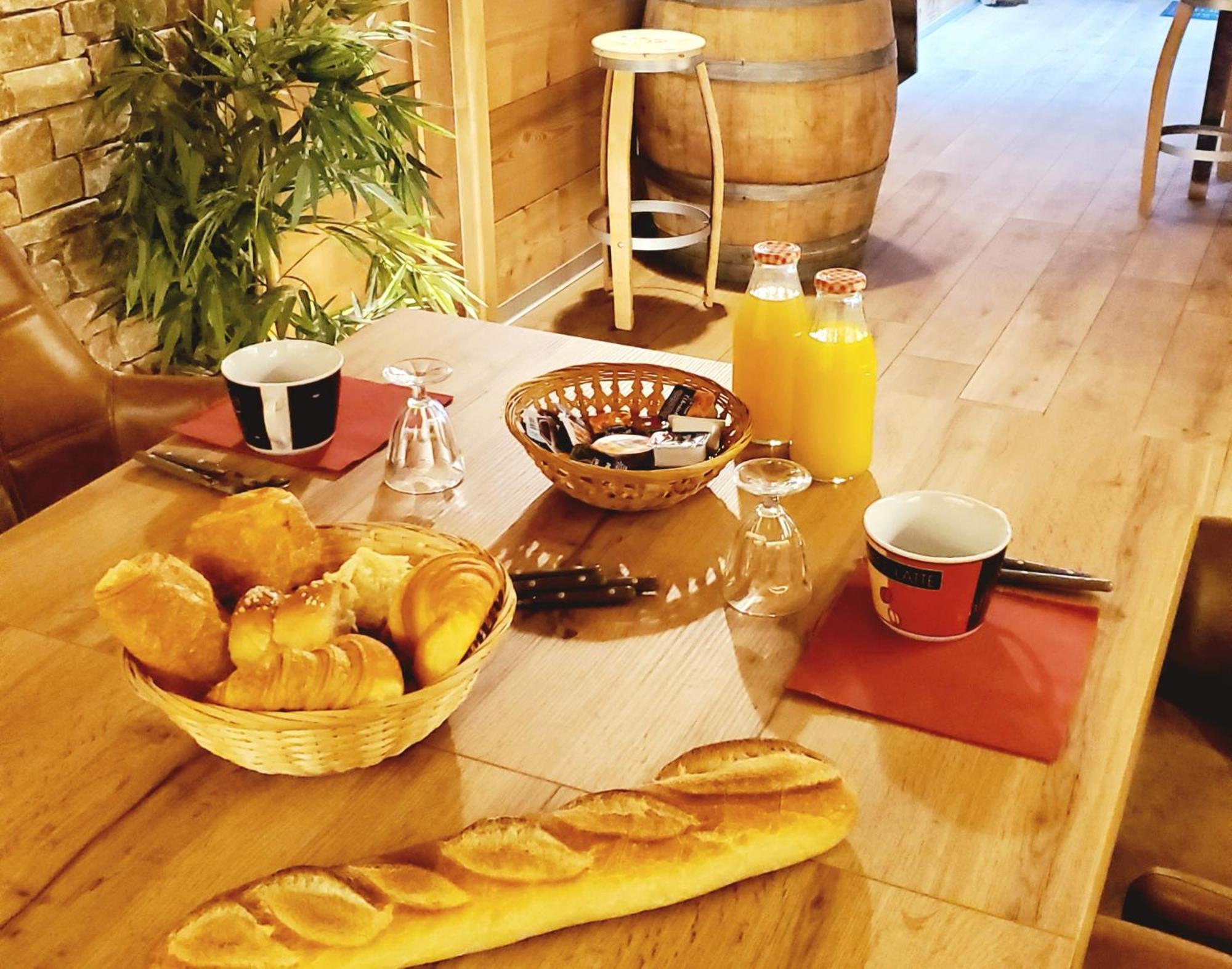 Del Vino Bar A Vin & Guitares Appartement Sauna Terrasse Garage Orchamps-Vennes Εξωτερικό φωτογραφία