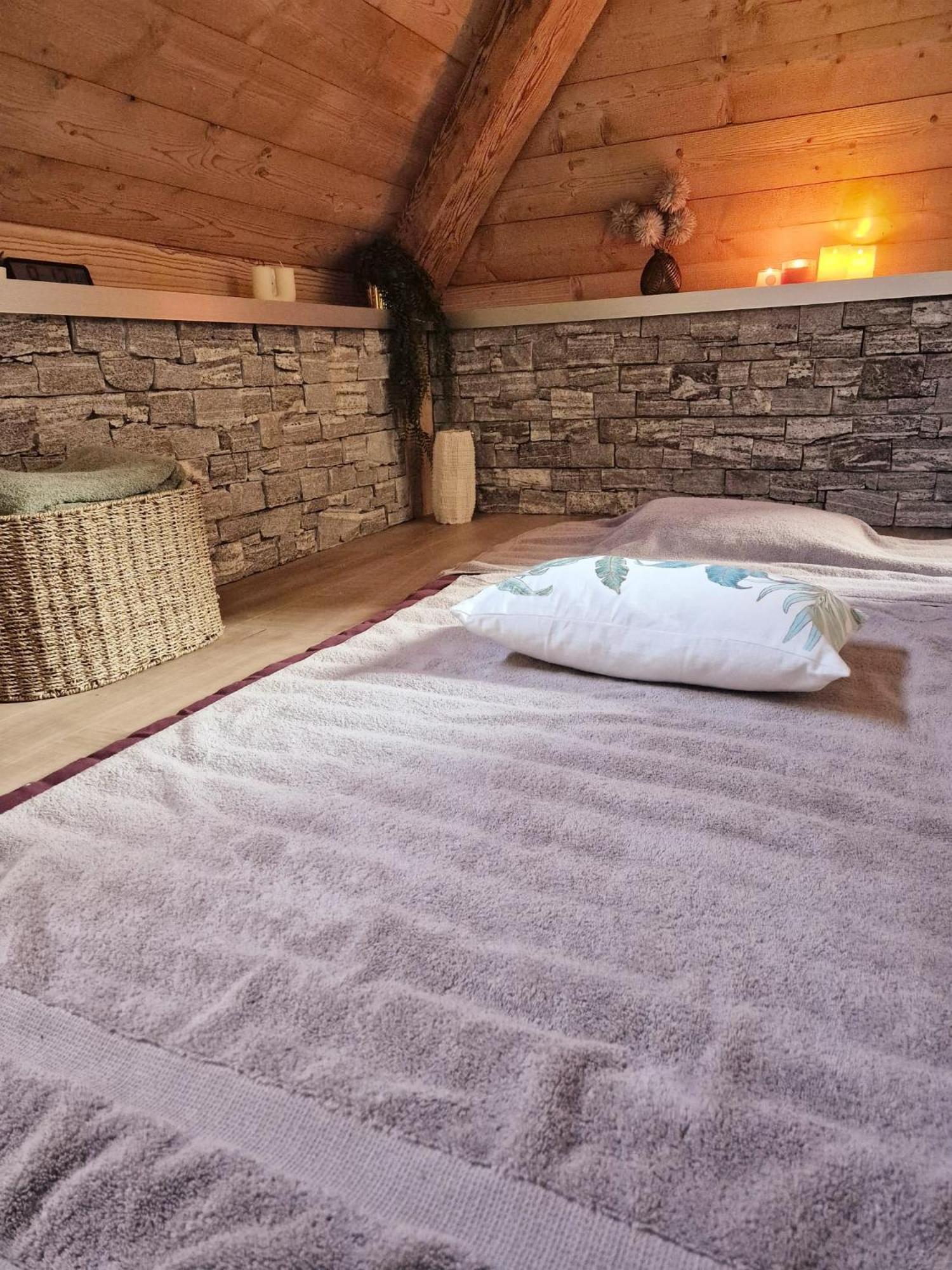 Del Vino Bar A Vin & Guitares Appartement Sauna Terrasse Garage Orchamps-Vennes Εξωτερικό φωτογραφία
